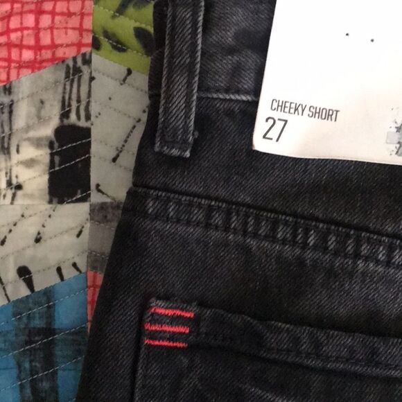 BDG Cheeky High Rise Distressed Shorts sz 27 NWT - Picture 12 of 13